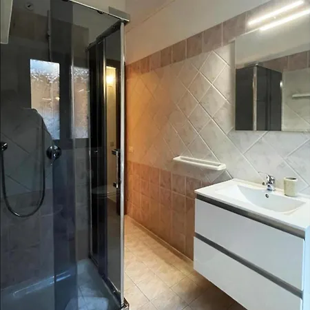 Square Apartment