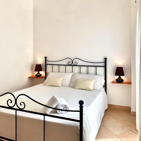 Square Apartment